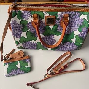 Dooney & Bourke Lilac print handbag w/coin purse, shoulder strap, key ring. EUC